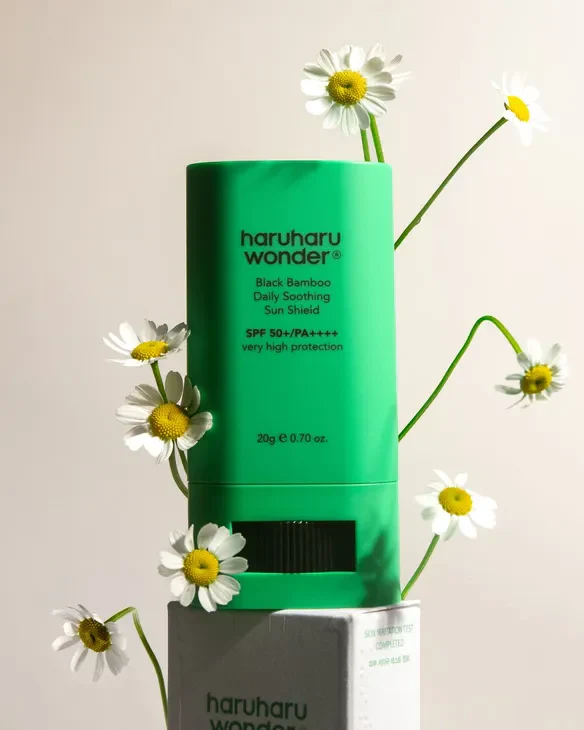 Haruharu-WONDER-Black-Bamboo-Daily-Soothing-Sun-Shield-senti-senti-3.webp Sun Stick Black Bamboo Daily Soothing 20g - HaruHaru Wonder
