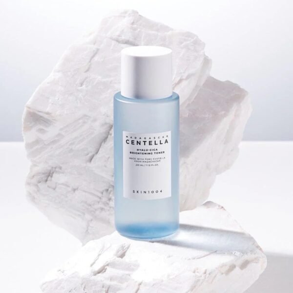 Centella Hyalu-Cica Brightening Toner 210ml - SKIN1004