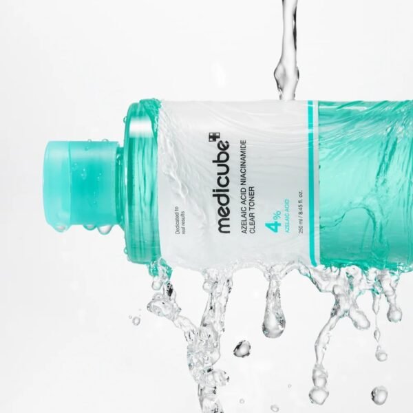 img_7272.jpeg Azelaic Acid Niacinamida Clear Toner 250ml - Medicube